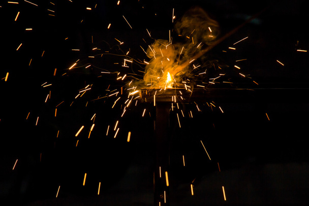 worker are welding steel - Fotoğraf, Görsel