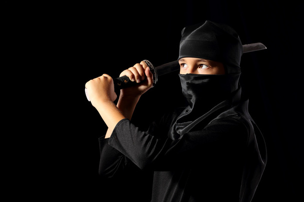 Miúdo ninja.
 - Foto, Imagem