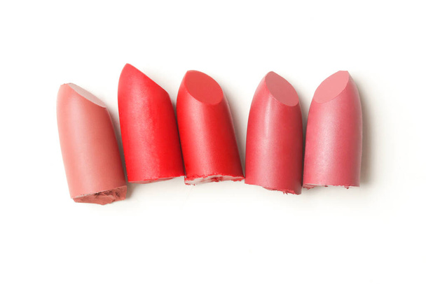 Coupes de rouge à lèvres isolées sur fond blanc - Photo, image