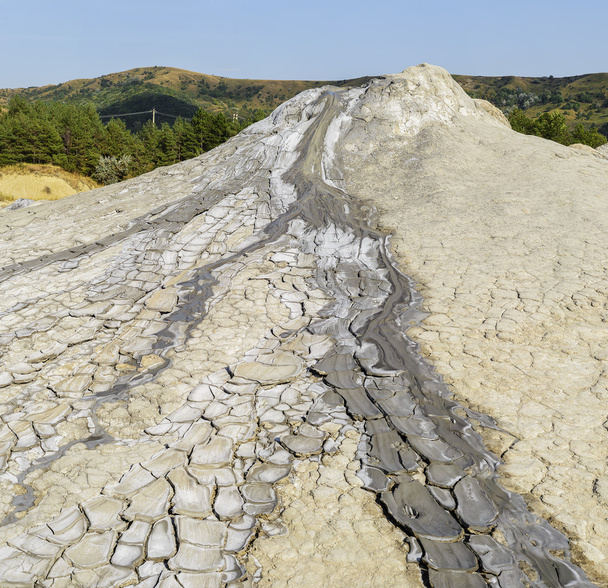 Erupção de argila seca de vulcões de lama
  - Foto, Imagem