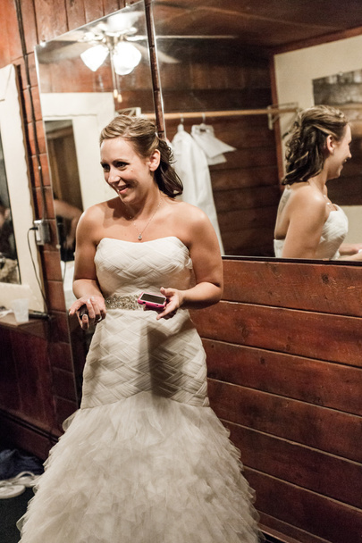 Невеста мочится в своей комнате
 - Фото, изображение