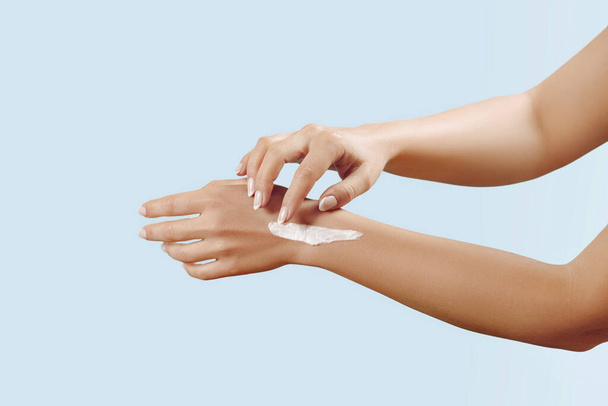 Beautiful Woman Hands. Female Hands Applying Cream, Lotion. Spa and Manicure concept. Soft skin, skincare concept. Hand Skin Care. - Фото, зображення