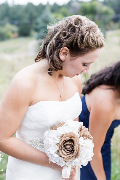 невеста с свадебным букетом - Фото, изображение