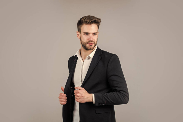 stylish guy with trendy hairstyle wear office suit, modern life - Foto, afbeelding
