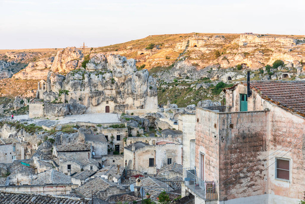 kilátás az ókori város utcáira és házaira Matera, Olaszország - Fotó, kép