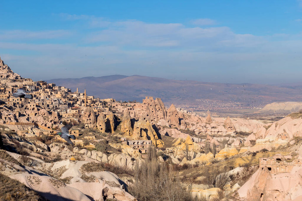 Geweldige rotsen in Zelve 's nachts. Cappadocië Aarde Piramides. Een Goreme. Turkije. - Foto, afbeelding