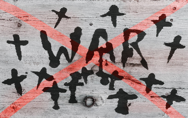 Πόλεμος. Μια ξύλινη πινακίδα με την επιγραφή WAR σβησμένη και σταυρούς - Φωτογραφία, εικόνα