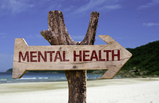 Saúde Mental sinal de madeira com uma praia no fundo
 - Foto, Imagem