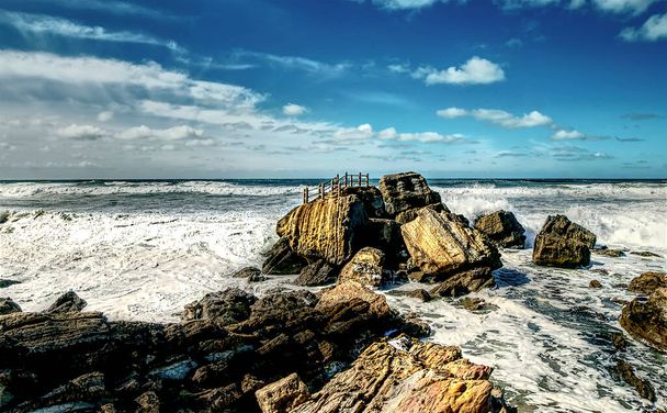 Paysage marin par une journée venteuse au large de la côte atlantique portugaise - Photo, image