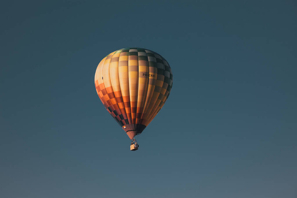 hot air balloons - freedom and adventure concept - Foto, Imagen