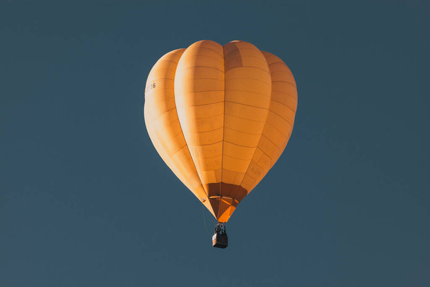Sıcak hava balonları - özgürlük ve macera konsepti - Fotoğraf, Görsel