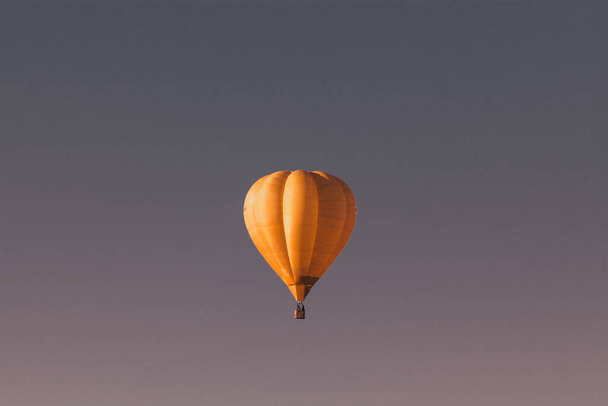 Heißluftballons - Freiheit und Abenteuer-Konzept - Foto, Bild