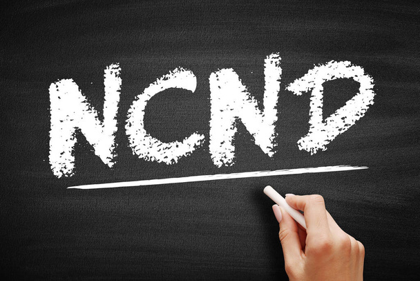 NCND Non-Circumvent and Non-Disclosure - acordo juridicamente vinculativo que é estabelecido para impedir que uma empresa seja ignorada, acrônimo de texto em quadro-negro - Foto, Imagem