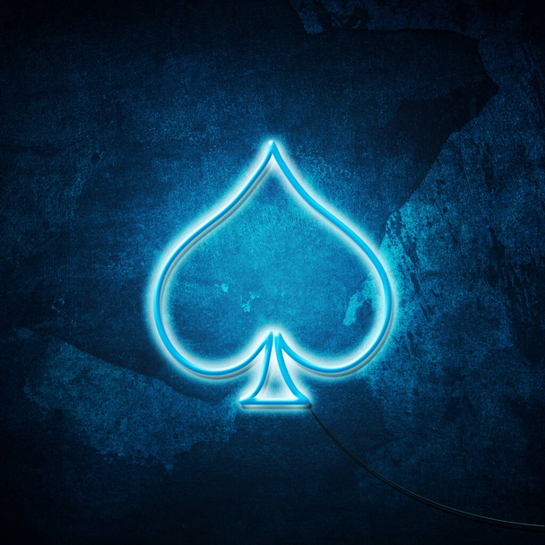 Pik, Neon-Ikone, Anzug auf grunge-blauem Hintergrund. Poker. Black Jack. Hintergrund des Glücksspiels - Foto, Bild
