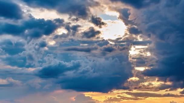 Idő Lapse ég és felhők áramló Csodálatos színes felhők a tenger felett Timelapse - Felvétel, videó