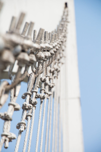 die Drahtseilbrücke aus Metall  - Foto, Bild