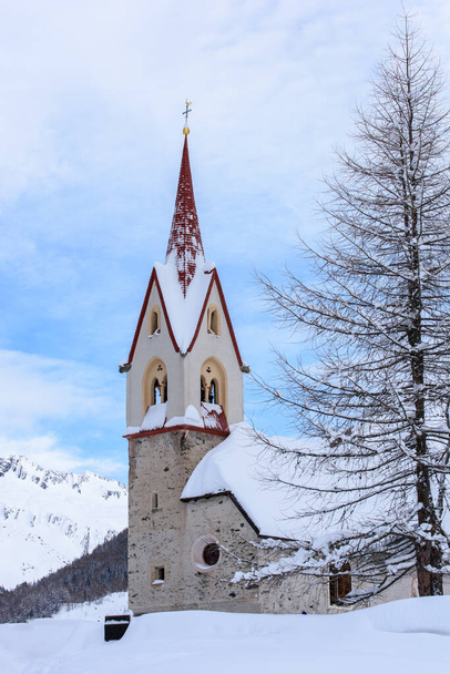 美しい冬の風景の風光明媚なショットヴァレ・アウリナのカゼレ周辺,チロル,イタリア - 写真・画像