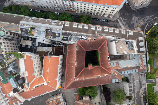 Αεροφωτογραφία ταράτσας δρόμων και κτιρίων στη Βιέννη, Αυστρία. - Φωτογραφία, εικόνα