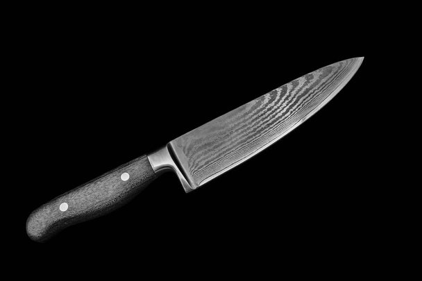 Lâmina de faca de aço Damasco isolado em preto - Foto, Imagem