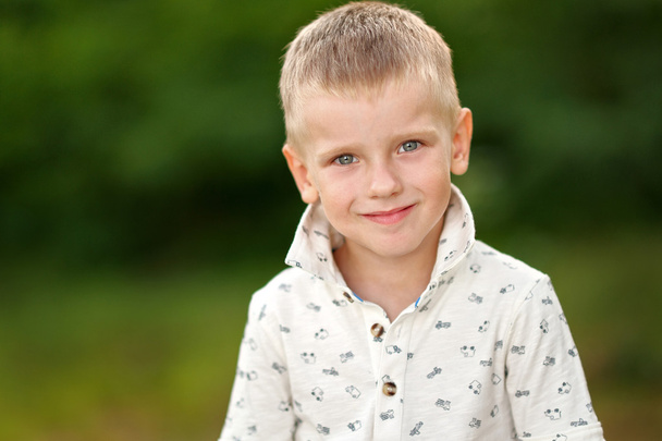 Portrait of cute little boy  in summer  - Zdjęcie, obraz