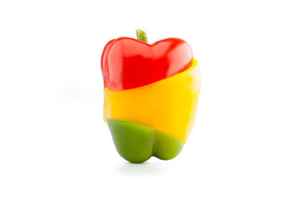 Красный, желтый и зеленый болгарский перец в трех слоях.
 - Фото, изображение
