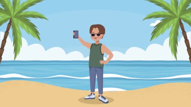 jonge toerist neemt een selfie op het strand - Video