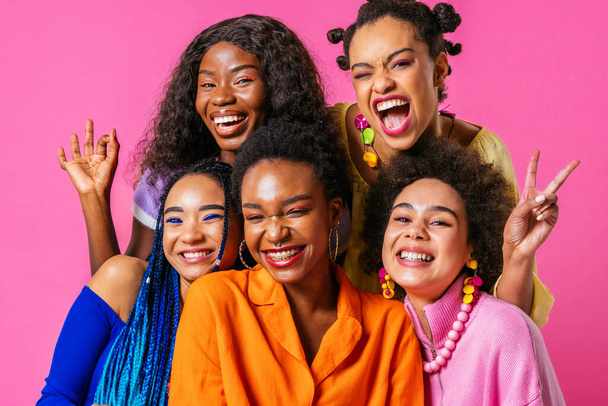 Beauty portrait of beautiful black women wearing colorful stylish clothes - Pretty african young women posing in studio, concepts about beauty, cosmetology and diversity - Fotografie, Obrázek