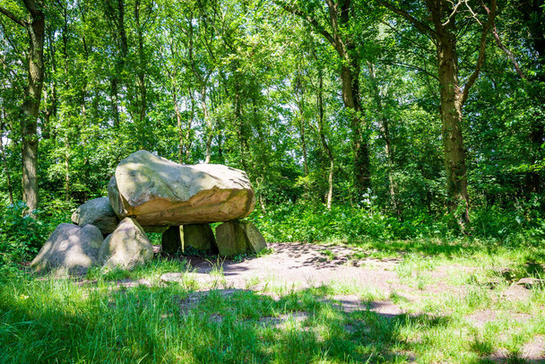 Dolmen Hunebed préhistorique à Groningue Pays-Bas - Photo, image