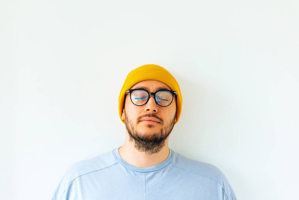 front view of a portrait of a bearded man and eyeglasses - Foto, Imagem