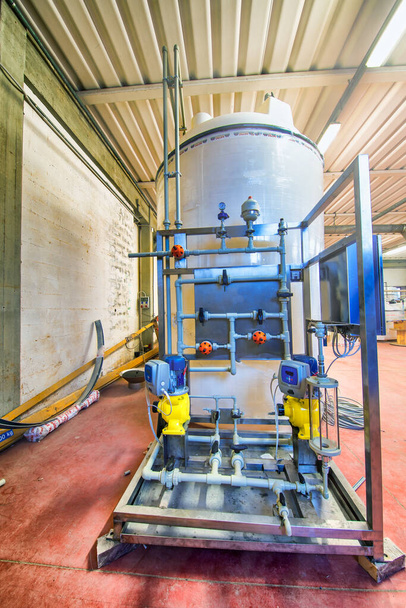 Система зворотного осмосу для водопостачання. Система очищення води, промислове середовище
 - Фото, зображення