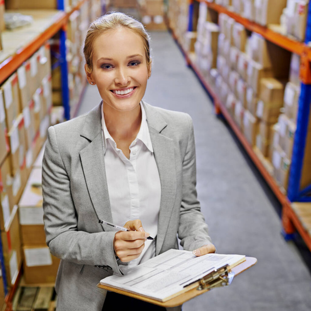 Your order status Delivered. Portrait of a woman at work in a storage warehouse. - Foto, Imagem