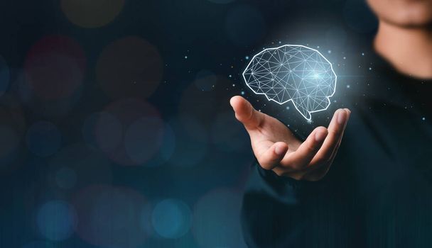 Бизнесмен показывает свой виртуальный светящийся мозг на синем фоне боке. концепция умного мышления и инновационные идеи вдохновили - Фото, изображение