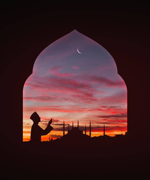 Módl się i meczet zachód słońca niebo, święta i islamska noc i sylwetka meczet - Zdjęcie, obraz