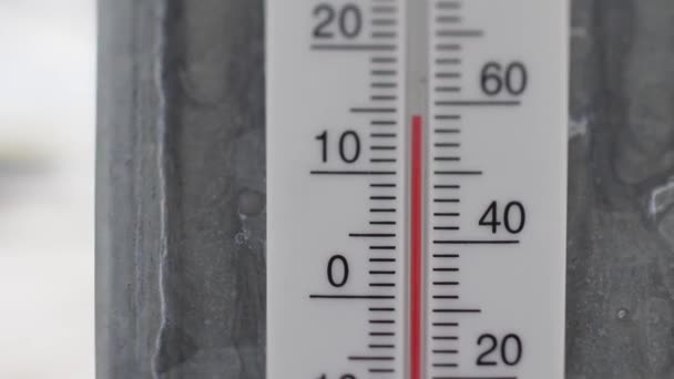 The outdoor thermometer shows the outdoor temperature - Footage, Video