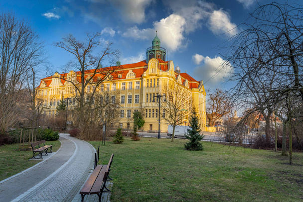 ポーランドのBydgoszcz市にある大学の建物. - 写真・画像