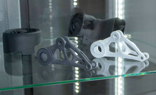 3D yazıcıya basılmış bir model. Toz endüstriyel 3D yazıcı yazdırıldı - Fotoğraf, Görsel