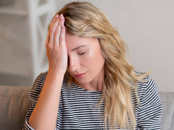 fail depression desperate woman headache suffer - Φωτογραφία, εικόνα