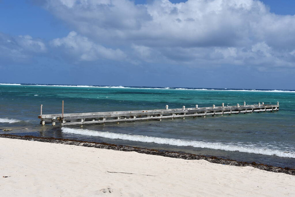 Grand Cayman, Cayman Adaları 'nın doğu yakasındaki Colliers Halk Plajı - Fotoğraf, Görsel