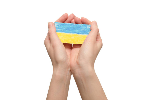 Украинский флаг в руках женщины изолирован на белом фоне. Остановить войну.  - Фото, изображение