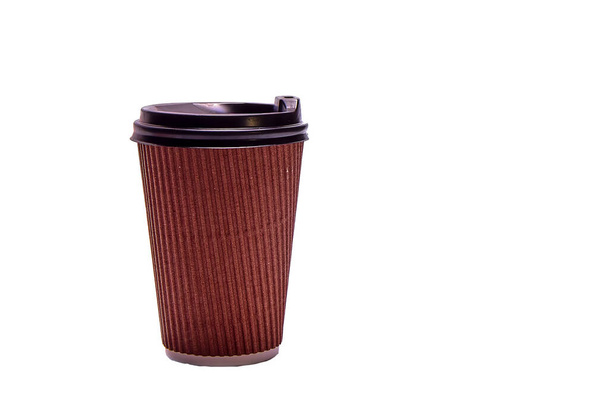 Χαρτοκιβώτιο μίας χρήσης για καφέ ή τσάι που απομονώνεται σε λευκό φόντο. - Φωτογραφία, εικόνα