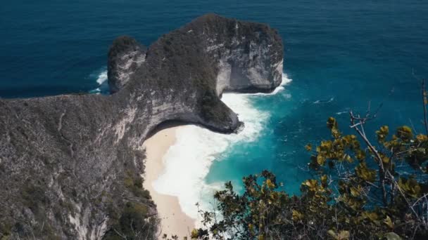 ビーチ・オン・ヌサペニダ島,バリ島を訪問する人気の観光地. - 映像、動画