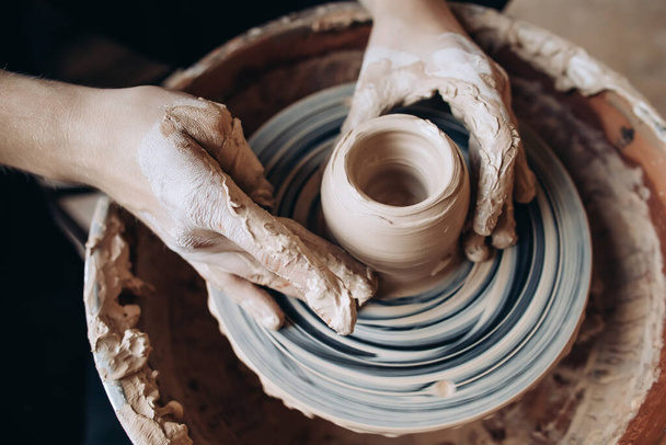 Potter makes a clay product. Close-up of hands - Foto, Imagem