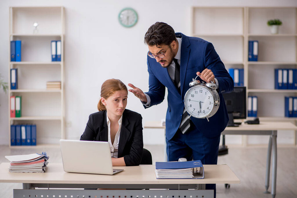 Boss and young female secretary in time management concept - Foto, afbeelding