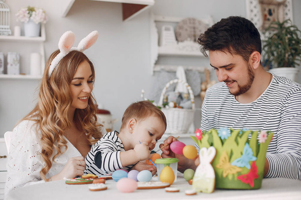 Family with little son in a kitchen - Valokuva, kuva
