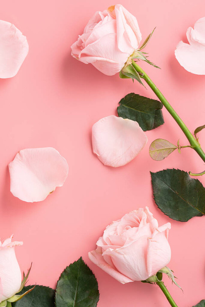 Mother's Day design concept background with pink rose flower on pink table background background - Fotoğraf, Görsel