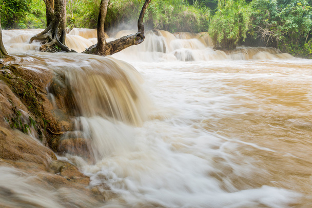Waterfall in Luang prabang is Guangxi Waterfall over the turbid  - Foto, imagen
