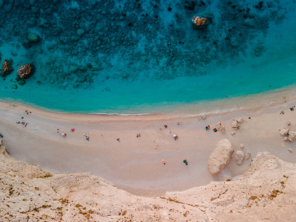 ポルト・カジキ・ビーチの空中ビュー｜ギリシャの夏休み - 写真・画像