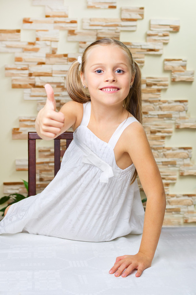 Little girl shows ok gesture - Foto, imagen