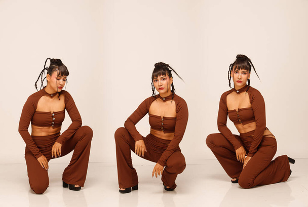 Κολάζ Full length body of 20s Asian Indian Arab Woman wear brown dress μαύρα πλεκτά μαλλιά και μακριά μποτάκια σε λευκό φόντο απομονωμένα. Γυναίκα παρουσιάζει μακριά πόδια, κάθονται στο πάτωμα και να θέσει τα πόδια στο μπροστινό μέρος - Φωτογραφία, εικόνα