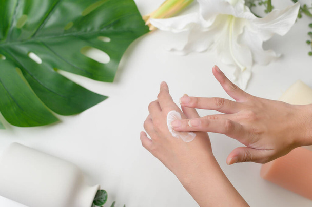 A close up hand of applying moisturizing cream, skincare and beauty concept - 写真・画像